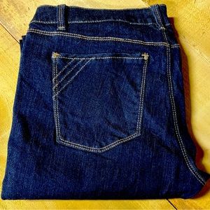 WhiteHouse BlackMarket size 8R Skinny Flare